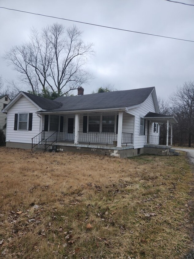 Primary Photo - Adorable Bungalow