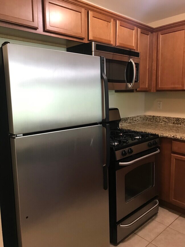 Foto del edificio - 355 N Maple St