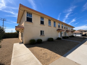 Building Photo - 1440 El Toro Dr