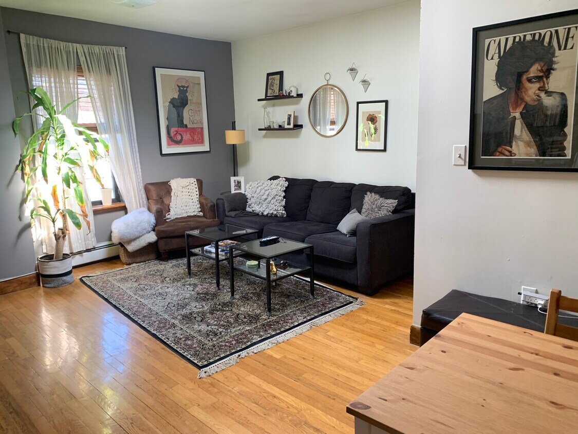Living room - 338 5th St