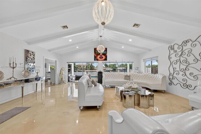 Foto del edificio - 317 S Riverside Dr