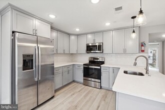 Building Photo - 2408 N Mascher St