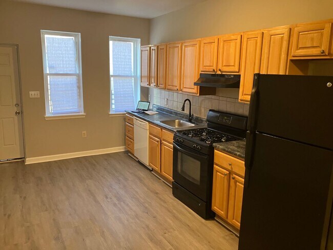 Foto del edificio - Spacious 3 Bedroom Home Near Johns Hopkins