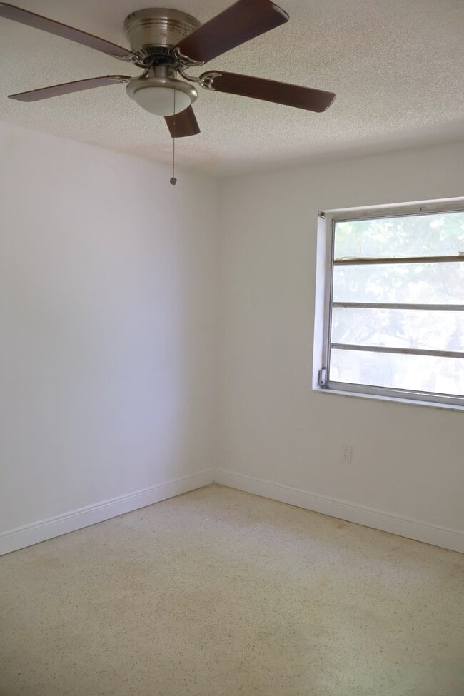 Foto del edificio - 528 SW 6th St