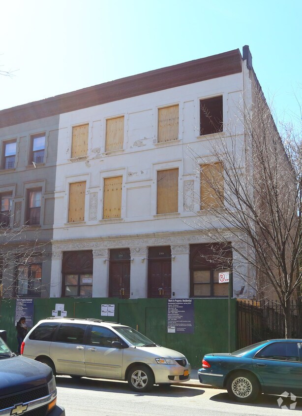 Foto principal - 246 W 121st St