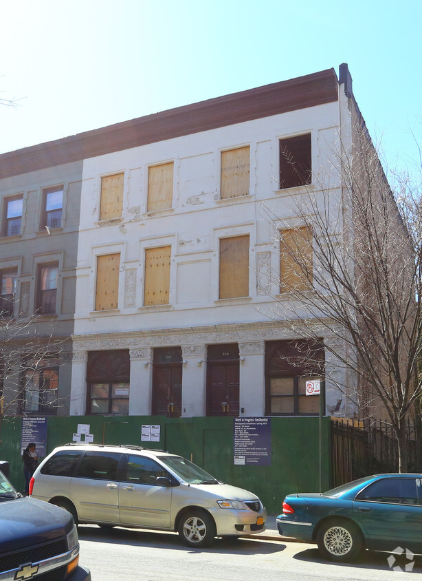 Primary Photo - 246 W 121st St