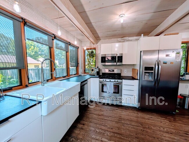 Foto del edificio - 3604 44th Ave S