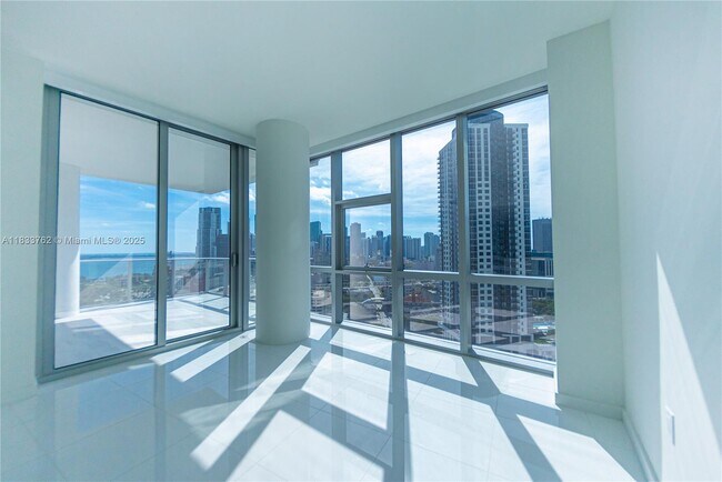 Foto del edificio - 851 NE 1st Ave