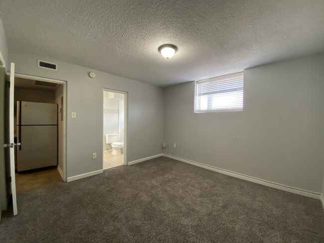 Foto del edificio - 2990 Rhodes Cir S