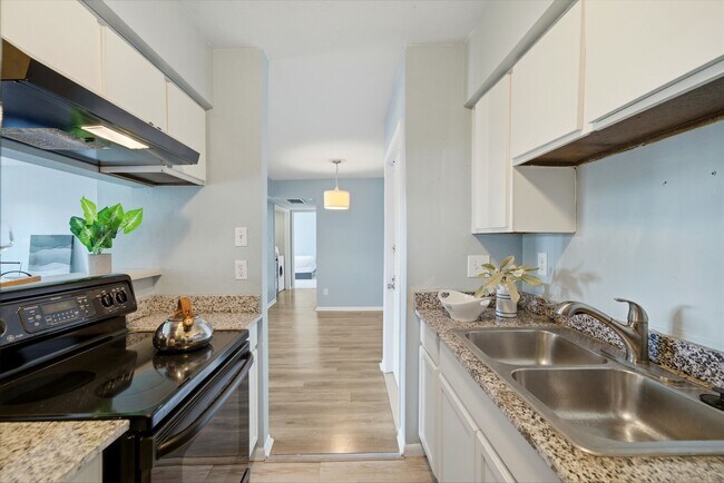 Foto del edificio - 8523 Hearth Dr