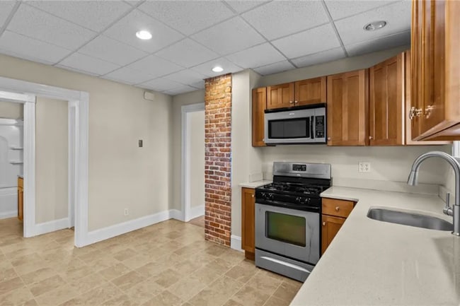 Building Photo - 311 Highland Ave