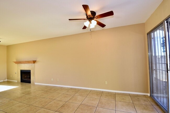 Foto del edificio - Spacious 2 Bedroom, 2 Bath Single-Story Home