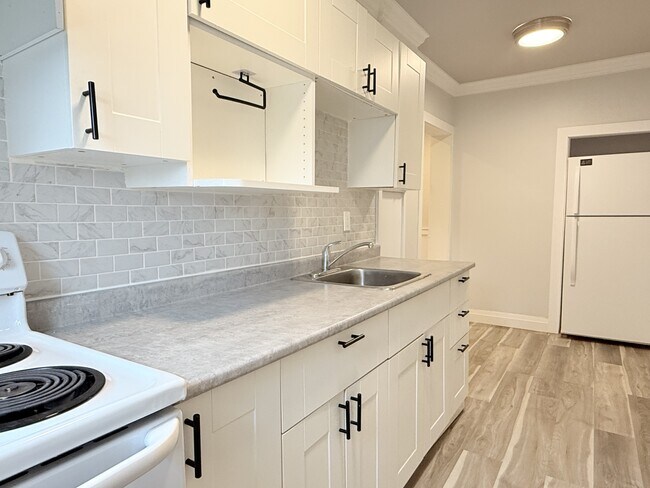 Building Photo - 277 Curry Ave