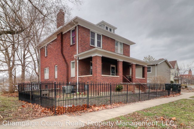Foto del edificio - 4 br, 1.5 bath House - 306 W. Elm St.