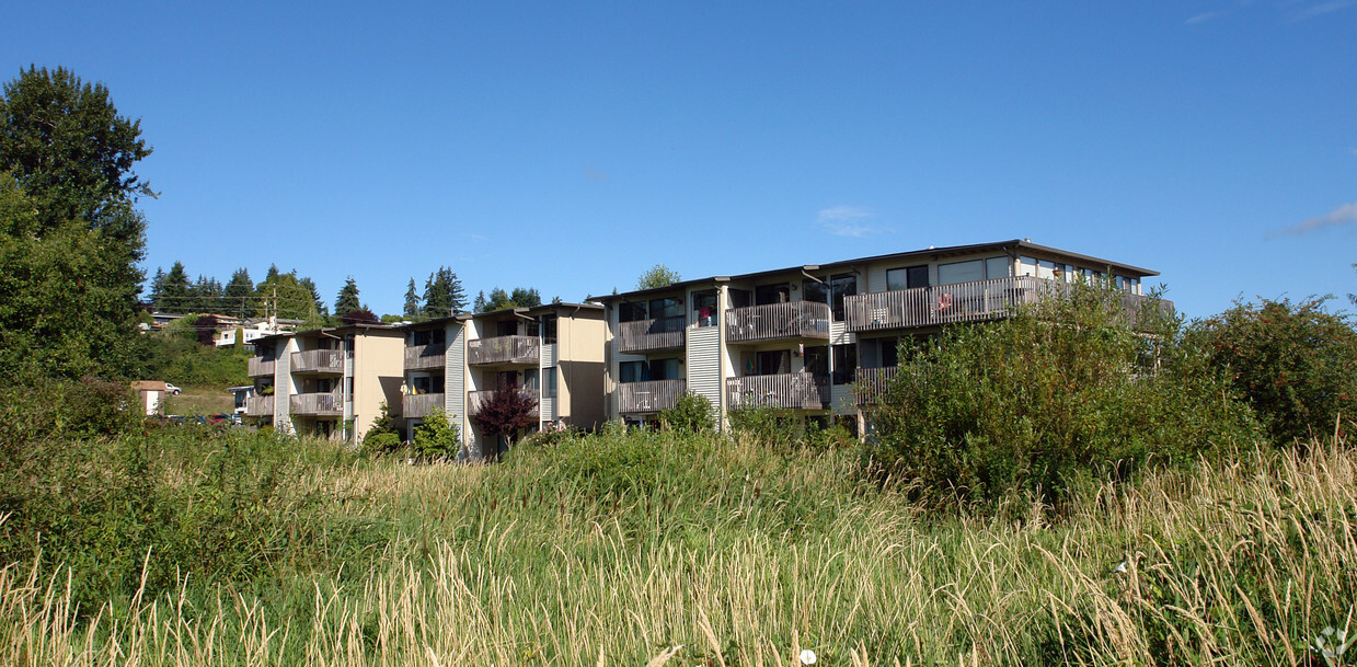 Primary Photo - Bay Breeze Apartments