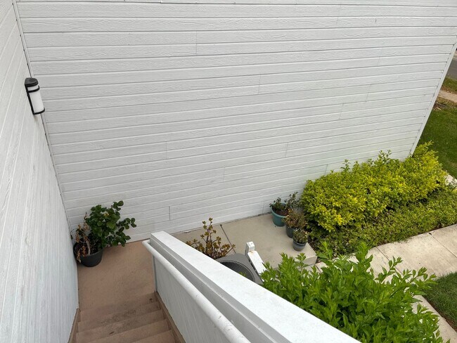 Foto del edificio - **Coming Soon** 2-Level Loft Condo with Re...