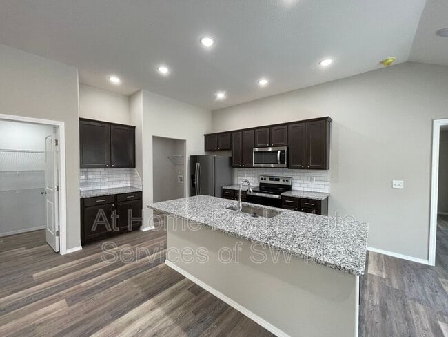 Building Photo - 656 S Southgate Dr