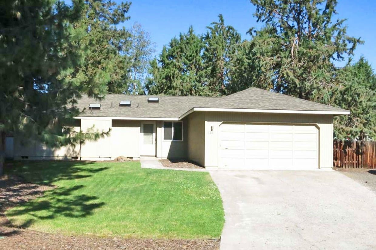 Primary Photo - 3 br, 2 bath House - 761 SE Breitenbush Lane