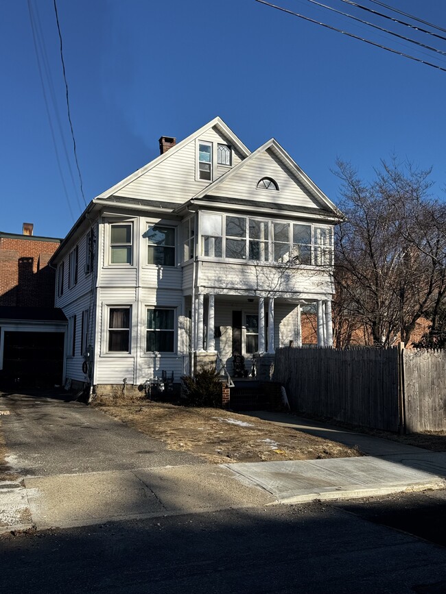 Building Photo - 22 Cook St