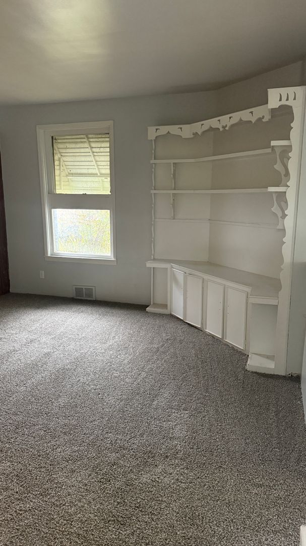 Building Photo - Large 3 bedroom Single Family Home