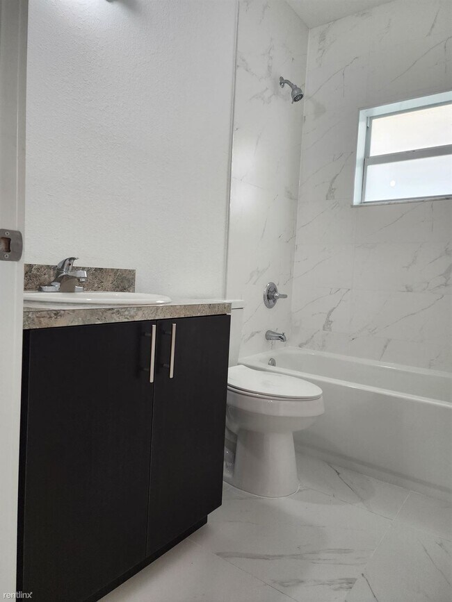 Building Photo - 4 br, 2 bath House - 15727 NW 39th Ct