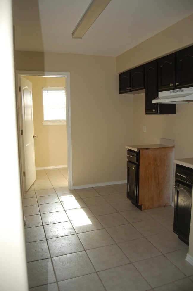 Building Photo - 3222 Monclova Dr