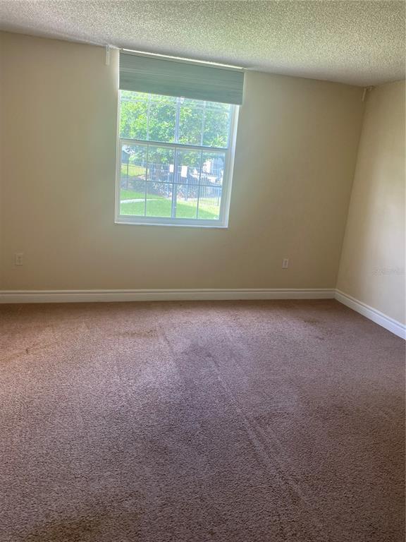 Building Photo - 809 Russell Ln