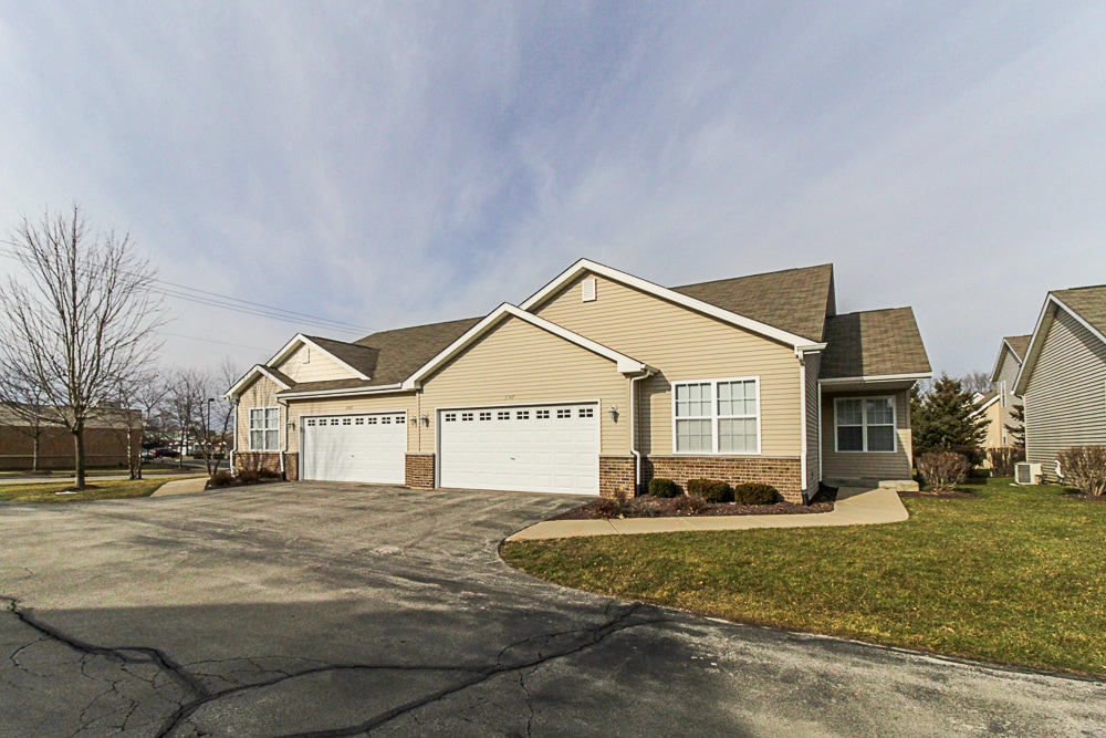 2547 Edson St, Rockford, IL 61103 Condo for Rent in Rockford, IL