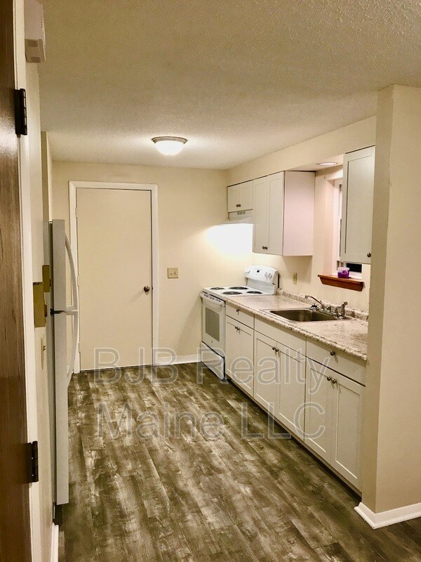 395 Lisbon St Unit 8, Lisbon, ME 04250 Condo for Rent in Lisbon, ME