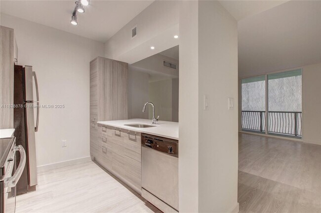 Foto del edificio - 1756 N Bayshore Dr