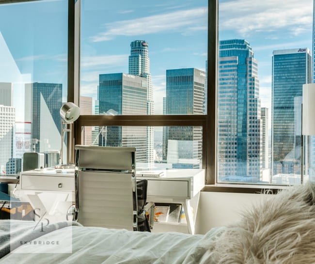 Building Photo - "Luxurious 2-Bedroom Furnished Condo with Scenic Views & Pool at 1100 Wilshire!"