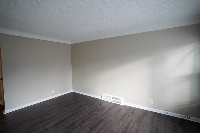 Foto del edificio - This beautifully updated 3-bedroom, 1-bath single-family home is ready for move-in!