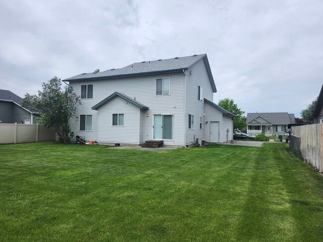 Building Photo - 9072 Blossome Dr