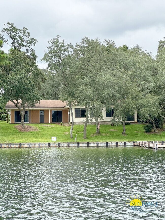 Foto del edificio - Waterfront Home in sought after Poquito Bayou, Shalimar!