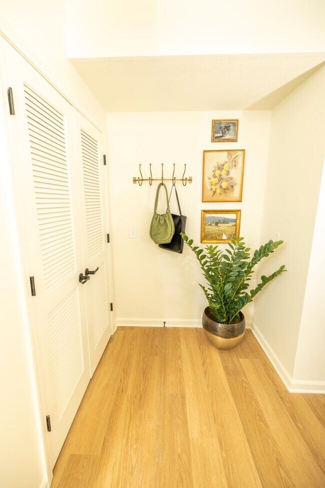 Foto del edificio - Beautiful 3 bed 3.5 bath Condo