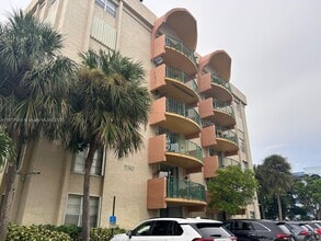 Building Photo - 9360 Fontainebleau Blvd