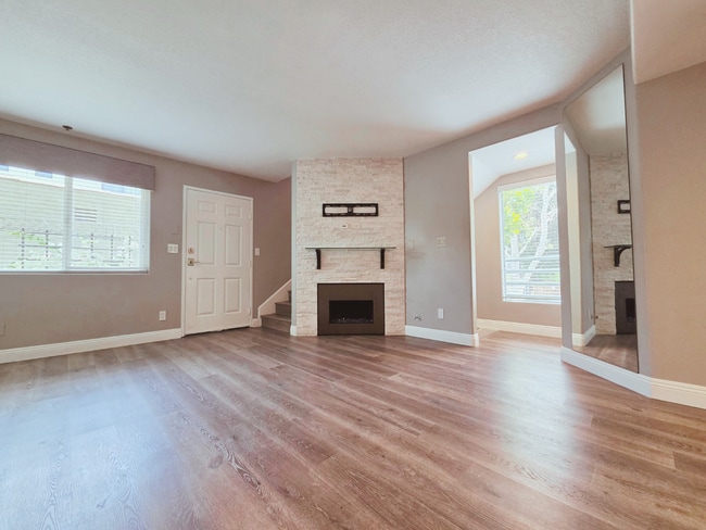 Foto del edificio - 1154 N Sycamore Ave
