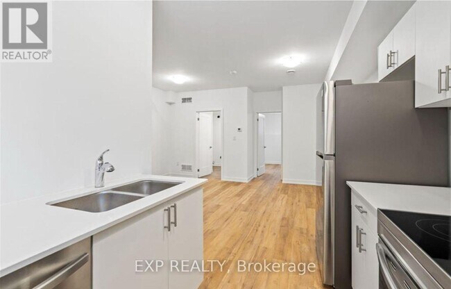 Photo du bâtiment - 781 Clare Ave