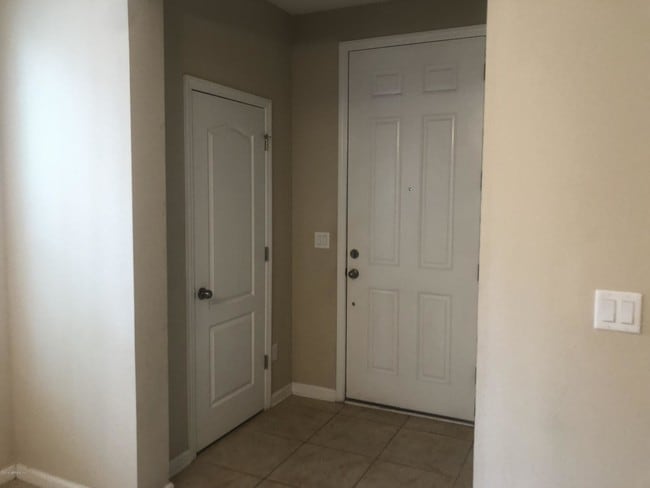 Building Photo - 753 Briar View Dr