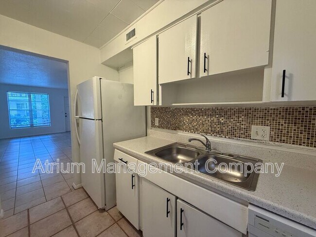 Foto del edificio - 200 Agnes Ct