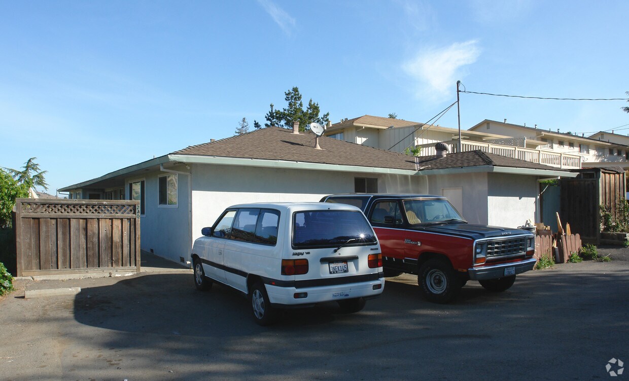 Primary Photo - 240 Nob Hill Ter