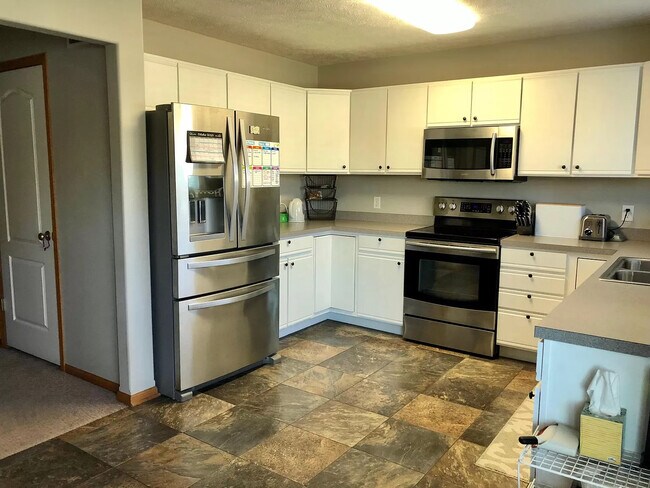 Kitchen - 6615 Shadow Pines Plz