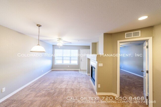 Building Photo - Adorable 3 Bed, 2 Bath Townhome in Aurora