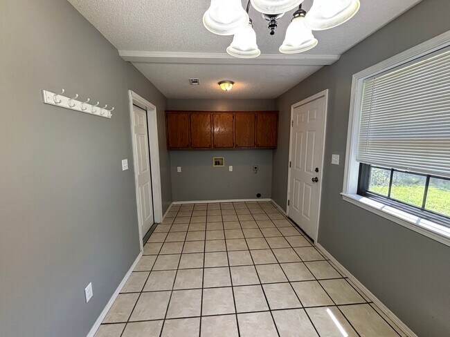 Foto del edificio - Discover this 3-bedroom, 2-bath home in Russellville, AR.
