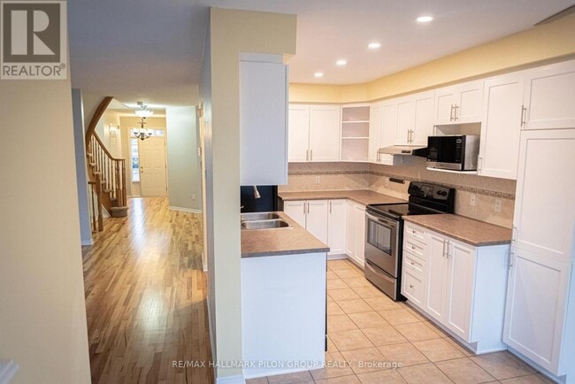 Building Photo - 2077 Bergamot Cir