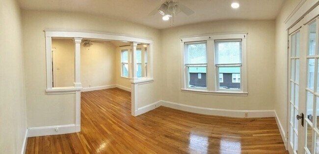 Building Photo - 212 Evans St