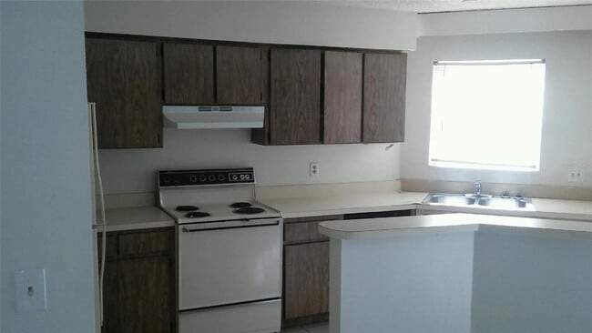 Building Photo - 3648 Meriden Ave