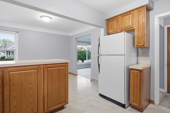 Foto del edificio - Charming Single-Family Home in Desirable Allen Park Neighborhood
