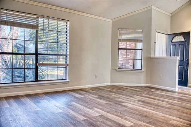 Foto del edificio - 1528 Mayflower Dr