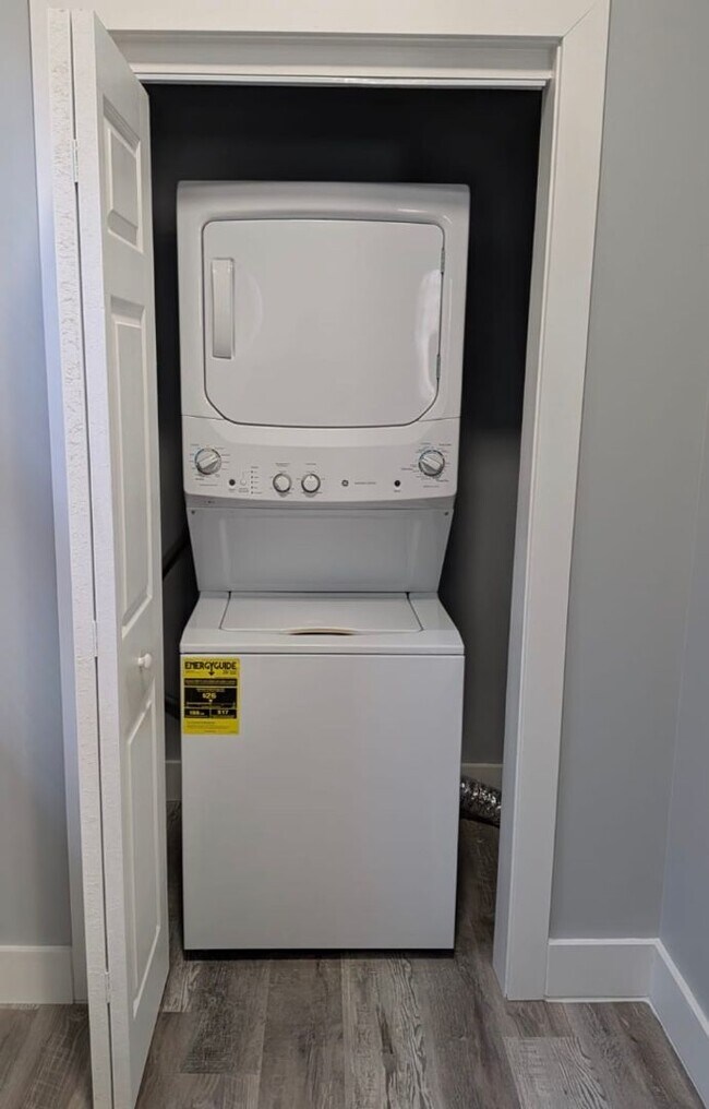 Building Photo - Stunning Renovated 1-Bedroom Apartment in the Heart of Schenectady!